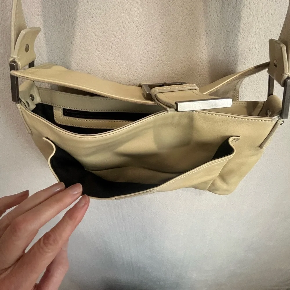 Frances Cobiasia Classic Leather Cream Shoulder Hobo Buckle Bag Made in Italy